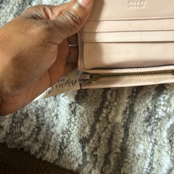 COPY - Small light pink Gucci wallet! Gold hardware!  COA included! - Picture 4 of 10